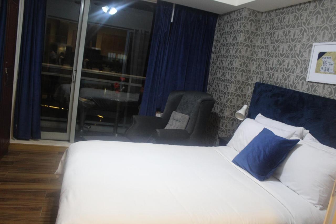 Azure Urban Resort A4 Near Airport Mall With Wavepool Paranaque City Екстер'єр фото