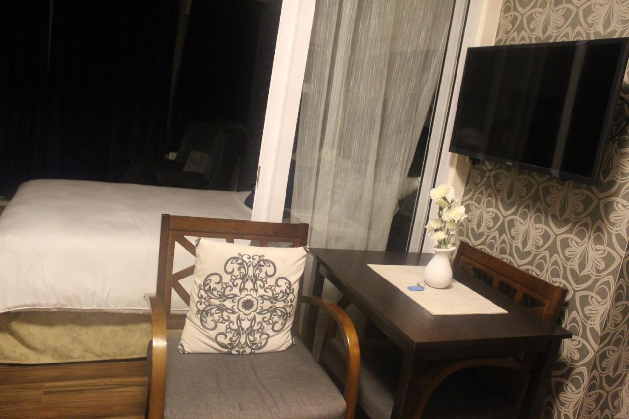 Azure Urban Resort A4 Near Airport Mall With Wavepool Paranaque City Екстер'єр фото
