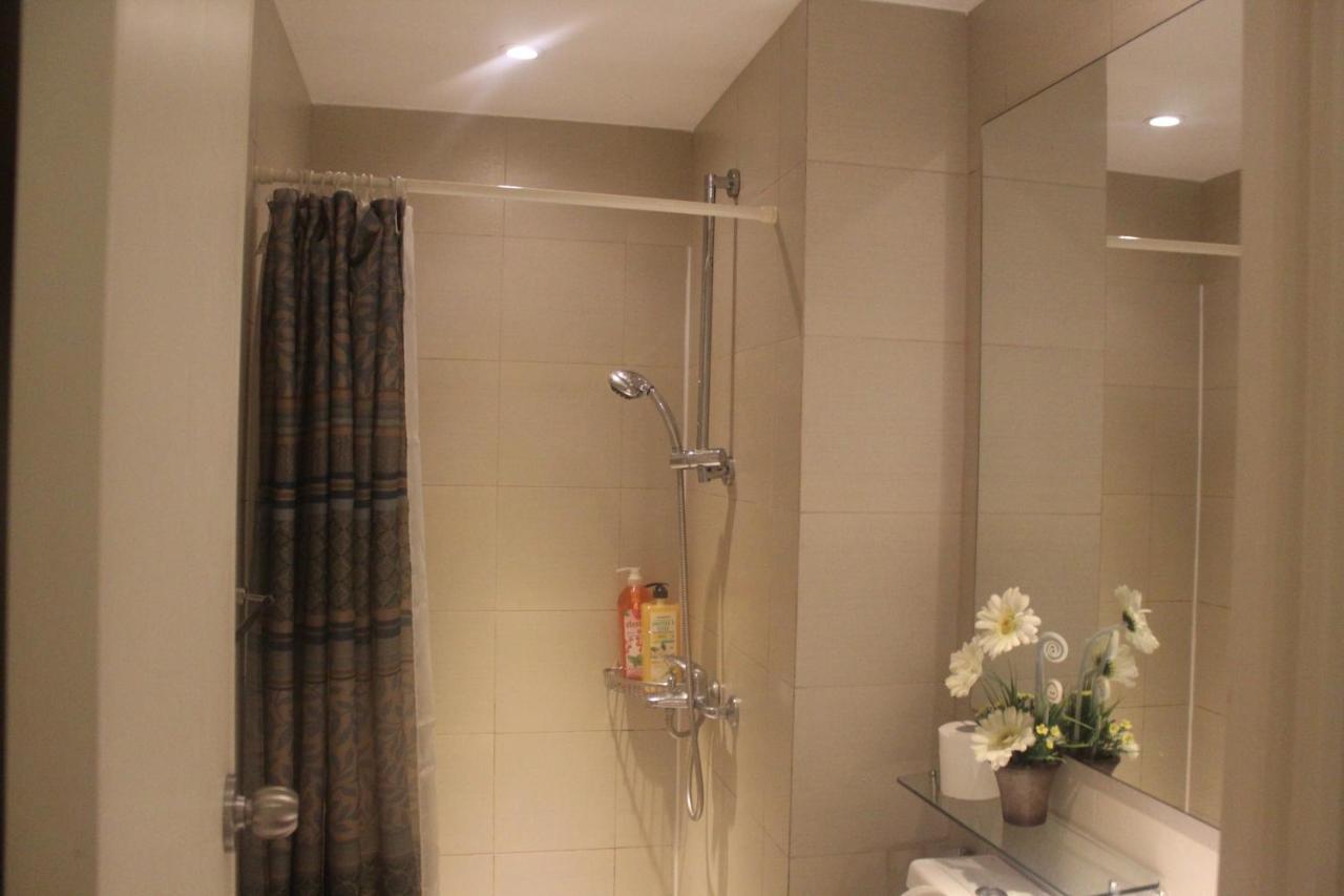 Azure Urban Resort A4 Near Airport Mall With Wavepool Paranaque City Екстер'єр фото