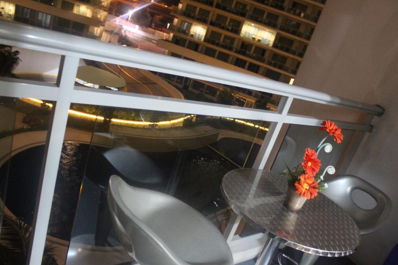 Azure Urban Resort A4 Near Airport Mall With Wavepool Paranaque City Екстер'єр фото