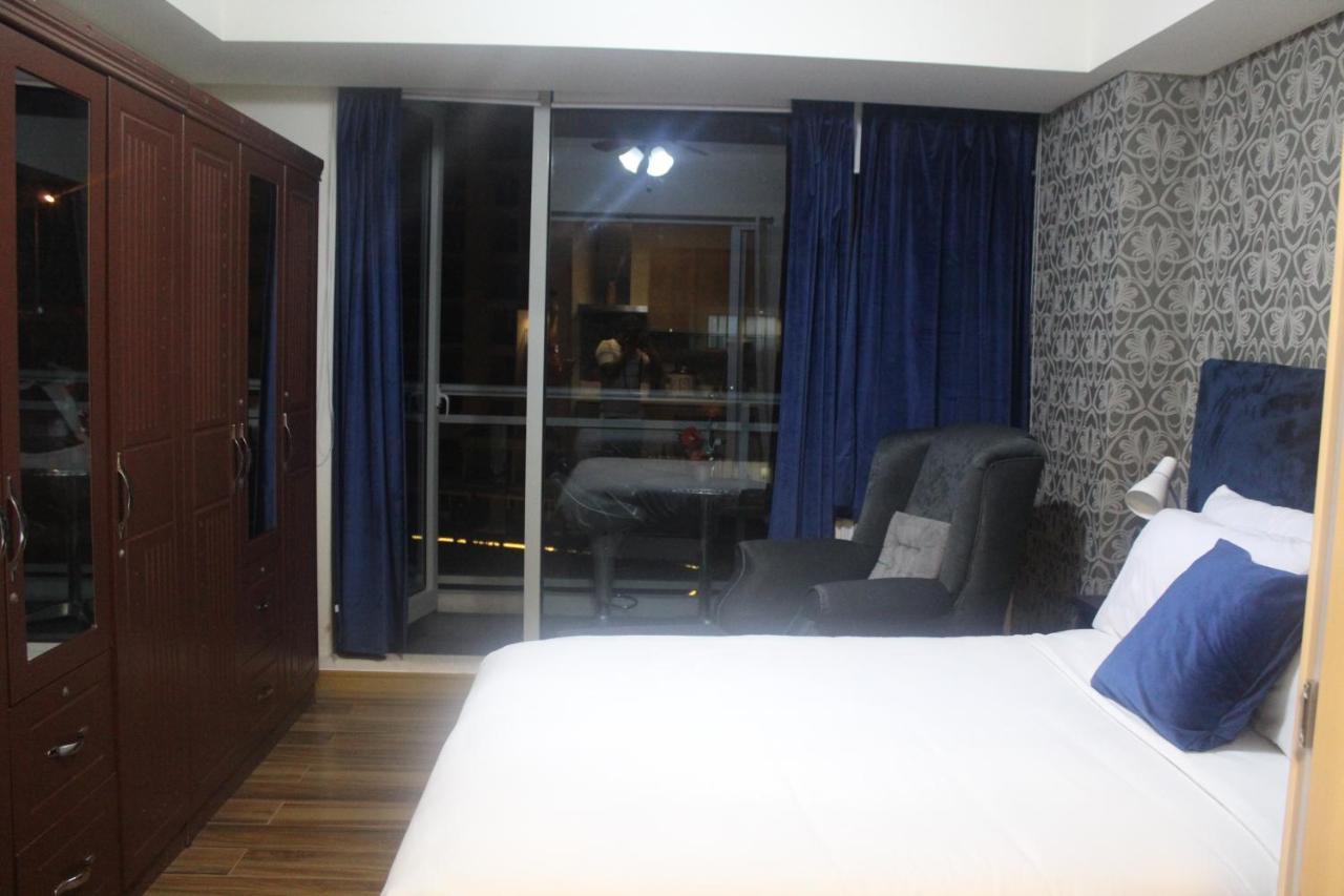 Azure Urban Resort A4 Near Airport Mall With Wavepool Paranaque City Екстер'єр фото