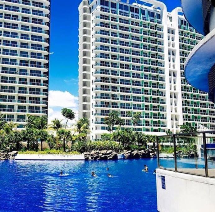 Azure Urban Resort A4 Near Airport Mall With Wavepool Paranaque City Екстер'єр фото