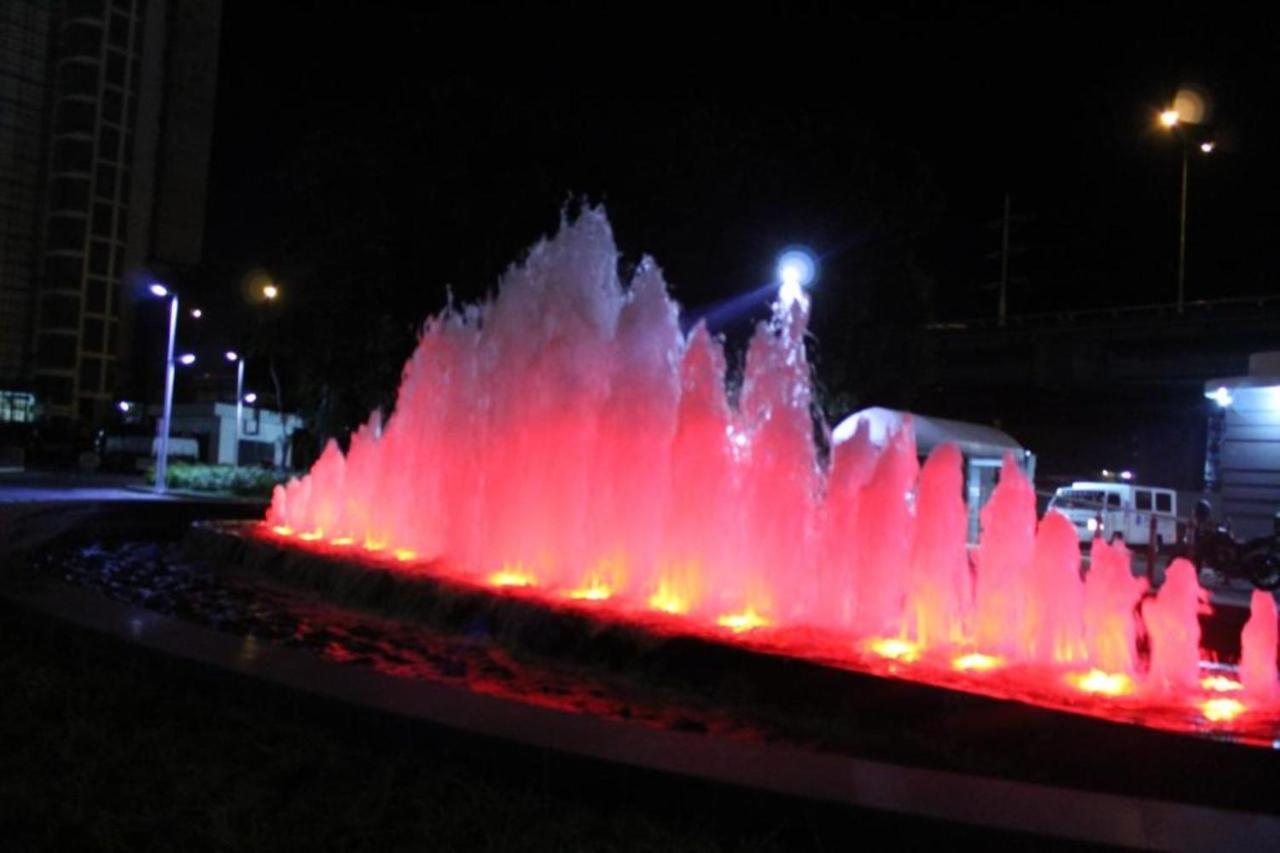 Azure Urban Resort A4 Near Airport Mall With Wavepool Paranaque City Екстер'єр фото