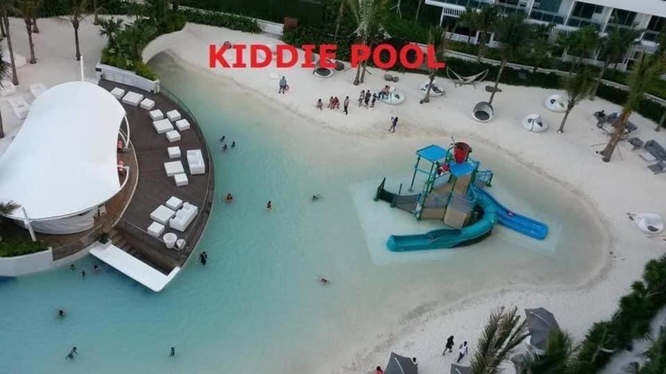 Azure Urban Resort A4 Near Airport Mall With Wavepool Paranaque City Екстер'єр фото