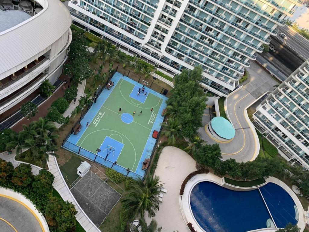 Azure Urban Resort A4 Near Airport Mall With Wavepool Paranaque City Екстер'єр фото
