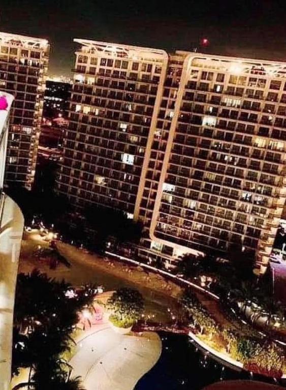 Azure Urban Resort A4 Near Airport Mall With Wavepool Paranaque City Екстер'єр фото