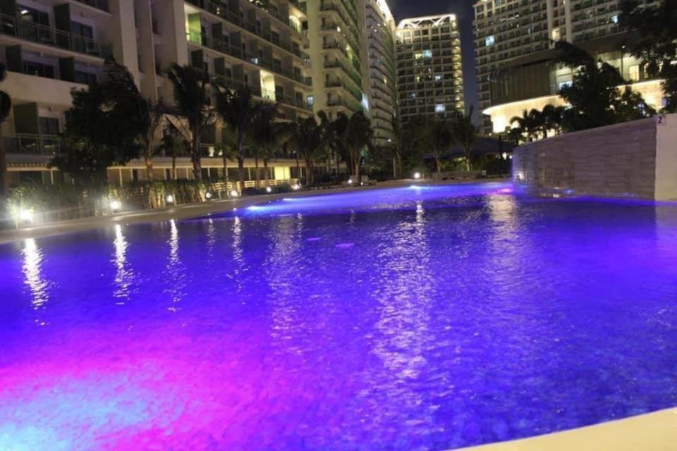 Azure Urban Resort A4 Near Airport Mall With Wavepool Paranaque City Екстер'єр фото
