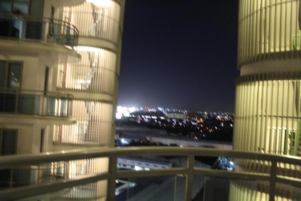 Azure Urban Resort A4 Near Airport Mall With Wavepool Paranaque City Екстер'єр фото