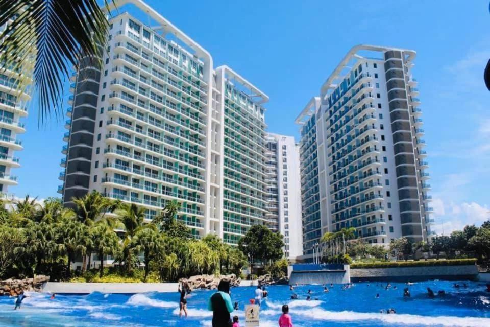 Azure Urban Resort A4 Near Airport Mall With Wavepool Paranaque City Екстер'єр фото